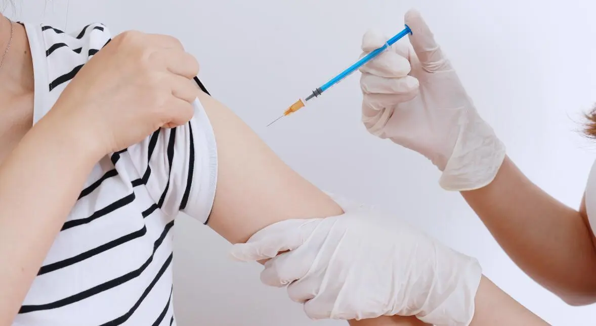 hpv vaccination for cervical cancer's first symptoms